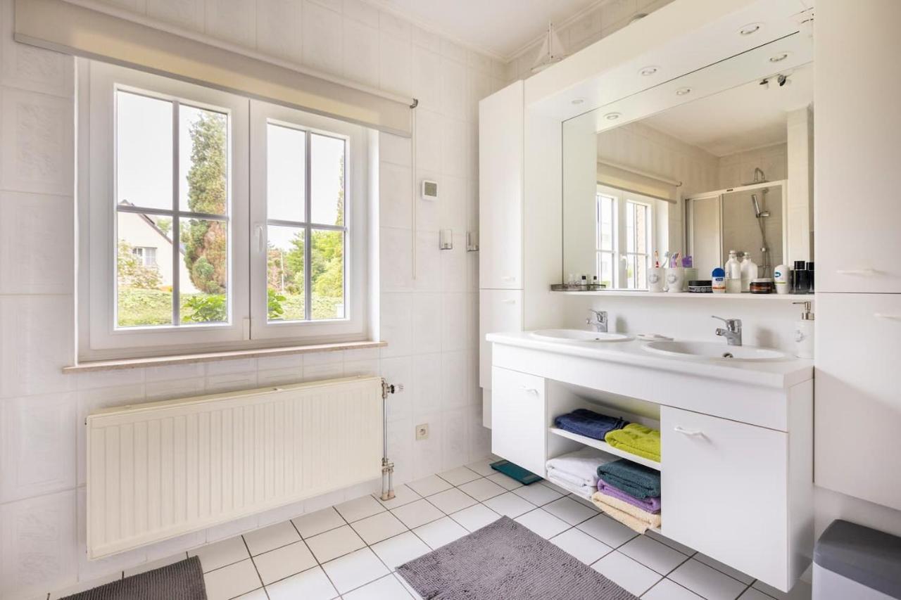 B&B La Villa Orchidees, Breakfast Included Bassenge 외부 사진