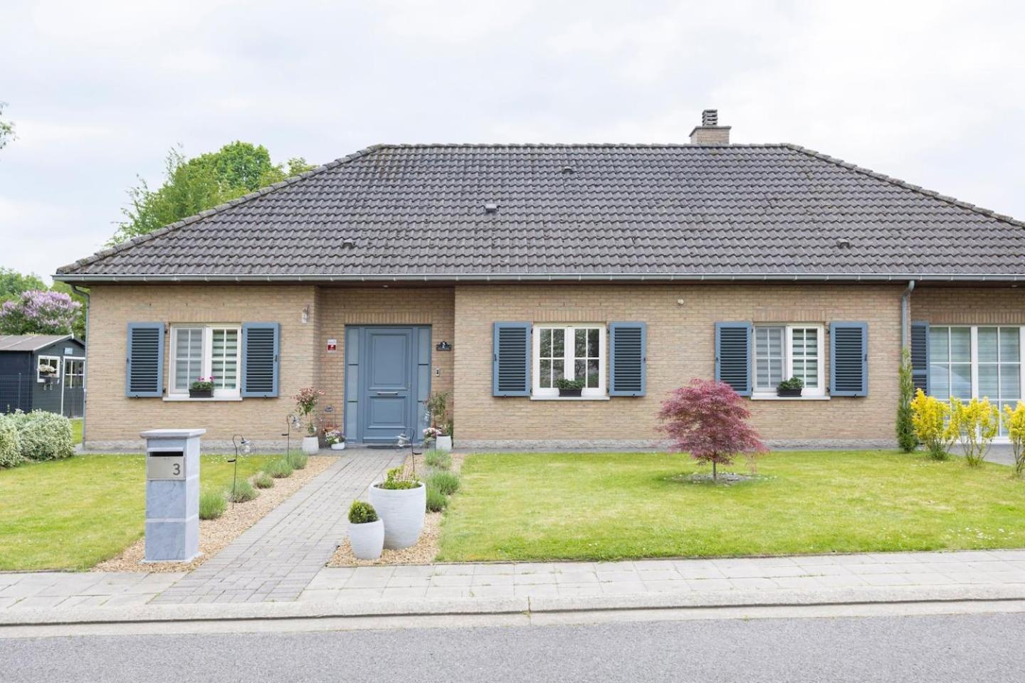 B&B La Villa Orchidees, Breakfast Included Bassenge 외부 사진
